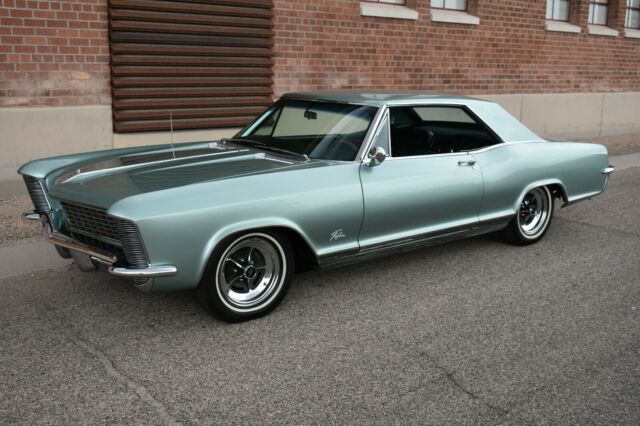 Buick Riviera 1965 image number 16