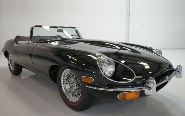 Jaguar E-Type 1971 image number 2