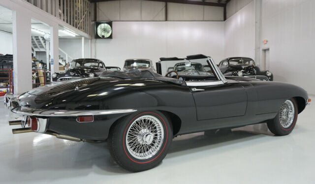 Jaguar E-Type 1971 image number 27