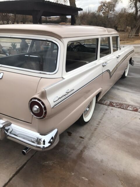 Ford Station Wagon 1957 image number 32