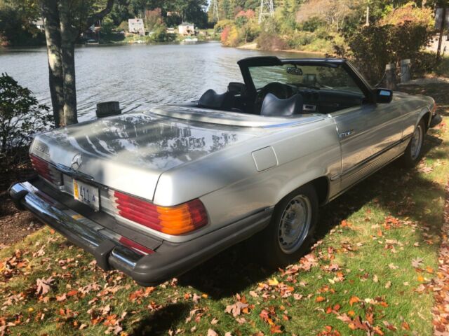 Mercedes-Benz SL-Class 1978 image number 14