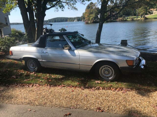 Mercedes-Benz SL-Class 1978 image number 24