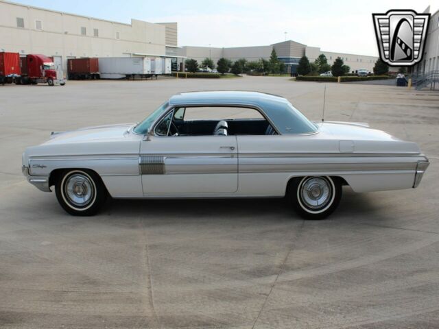 Oldsmobile Starfire 1962 image number 45