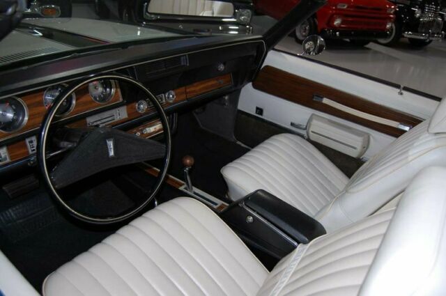 Oldsmobile Cutlass Supreme Convertible 1972 image number 11