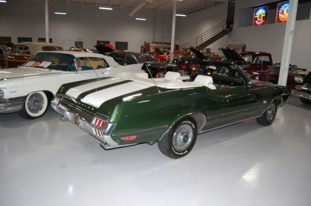 Oldsmobile Cutlass Supreme Convertible 1972 image number 28