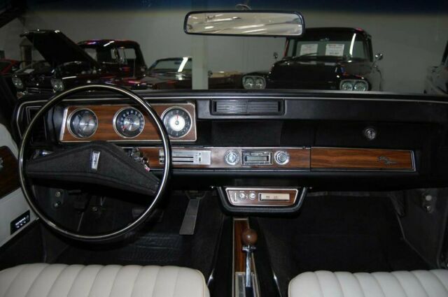 Oldsmobile Cutlass Supreme Convertible 1972 image number 38