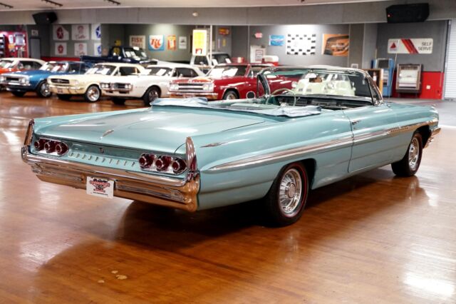 Pontiac Bonneville 1961 image number 18