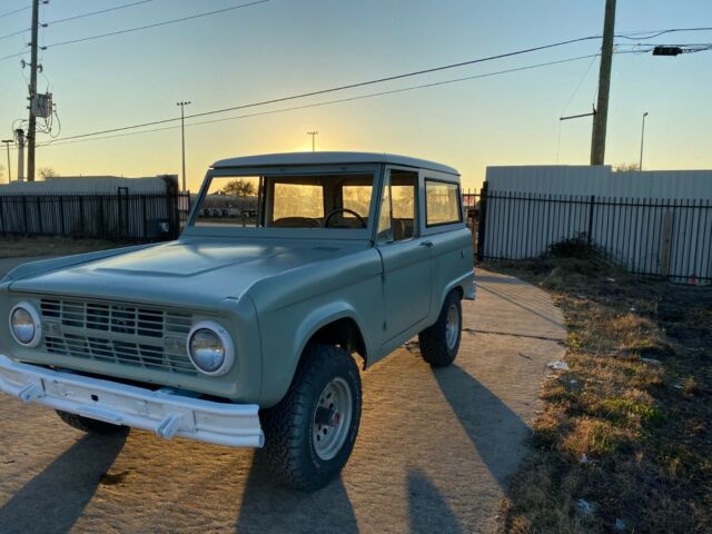 Ford Bronco 1966 image number 2