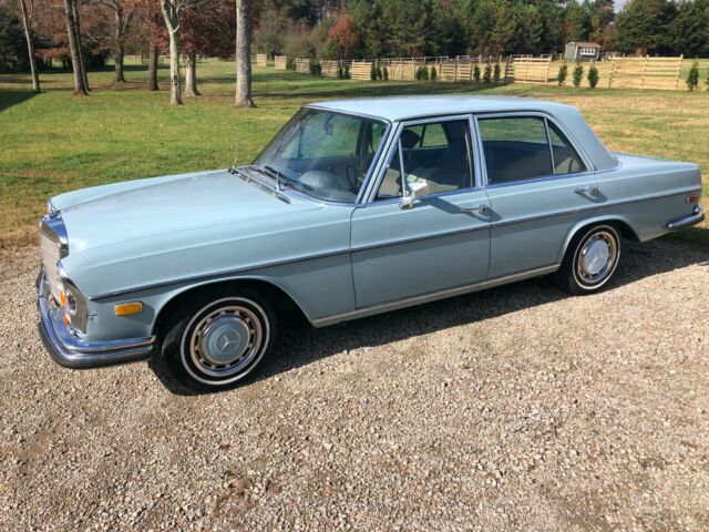 Mercedes-Benz 280 SE 1972 image number 25