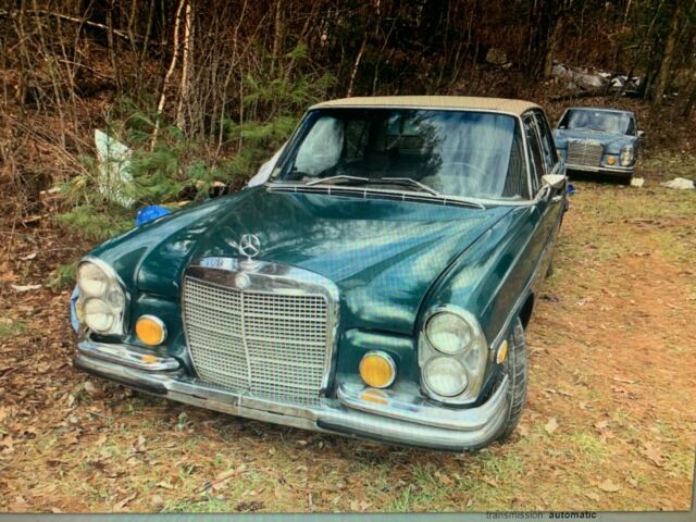 Mercedes-Benz 200-Series 1970 image number 0