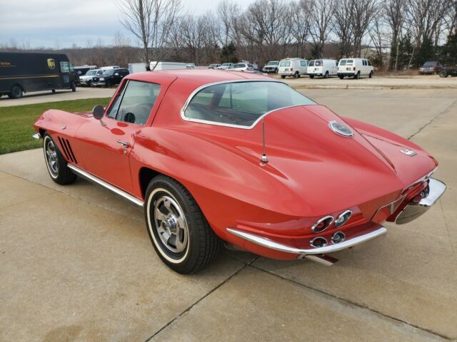 Chevrolet Corvette 1966 image number 12