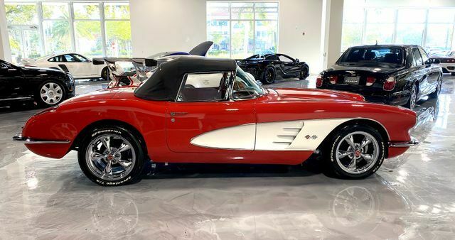 Chevrolet Corvette 1960 image number 13