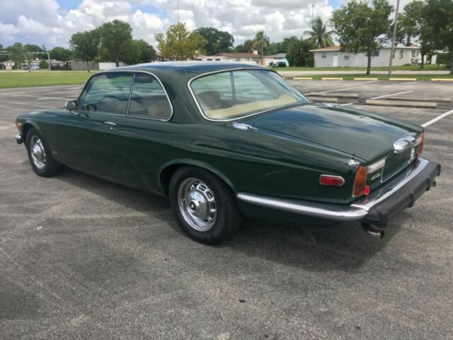 Jaguar XJ6 1976 image number 1