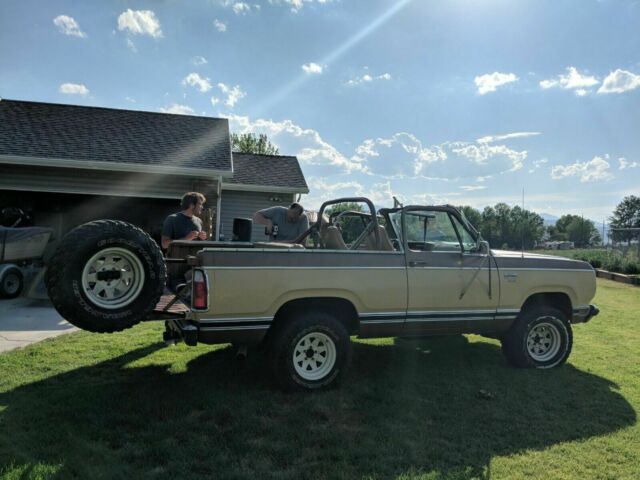 Plymouth Trail Duster 5.9 1979 image number 1