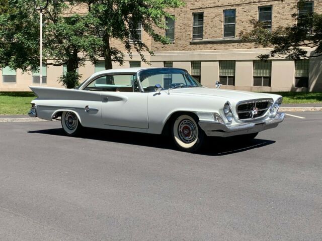 Chrysler 300 Series 1961 image number 2