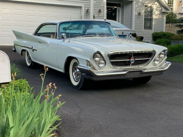 Chrysler 300 Series 1961 image number 24