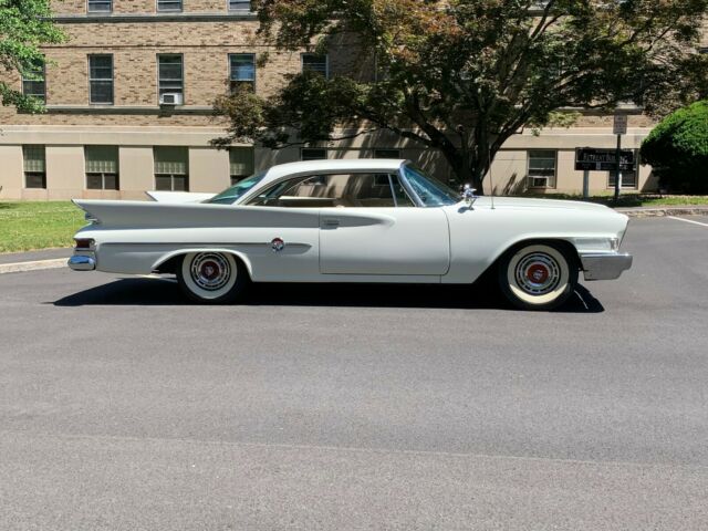 Chrysler 300 Series 1961 image number 27