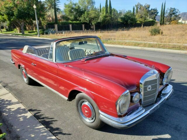 Mercedes-Benz 200-Series 1966 image number 23