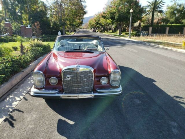 Mercedes-Benz 200-Series 1966 image number 25