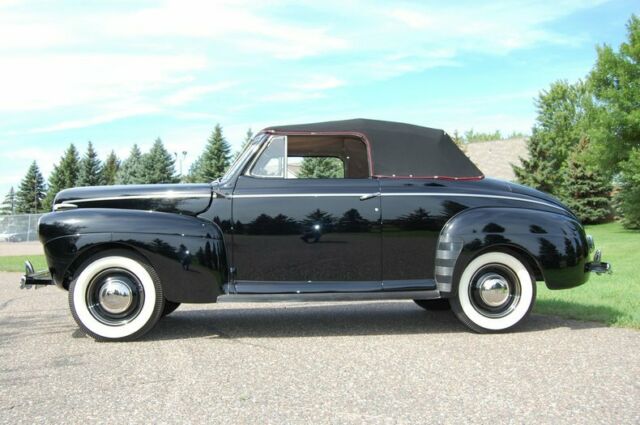 Ford Super Deluxe Convertible 1941 image number 29