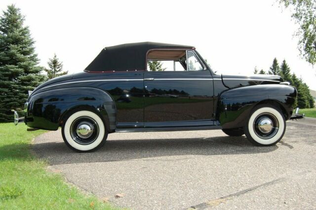 Ford Super Deluxe Convertible 1941 image number 4