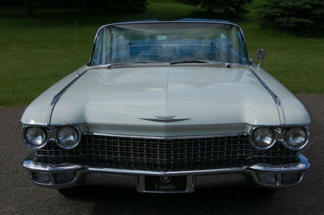 Cadillac Series 62 Convertible 1960 image number 12