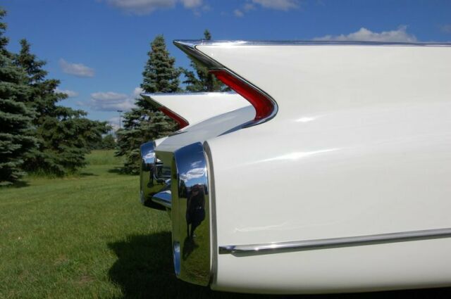 Cadillac Series 62 Convertible 1960 image number 16