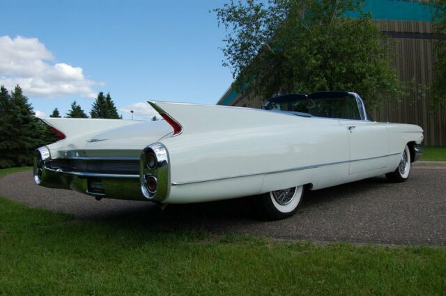 Cadillac Series 62 Convertible 1960 image number 18