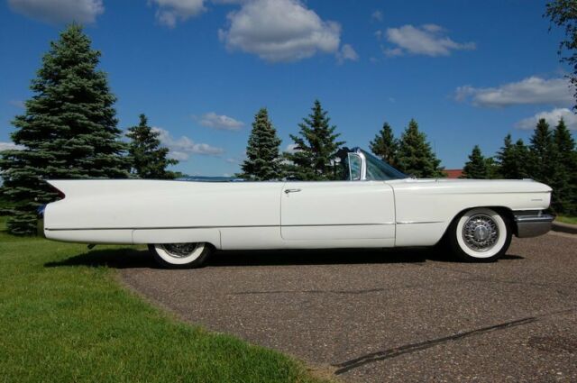 Cadillac Series 62 Convertible 1960 image number 28