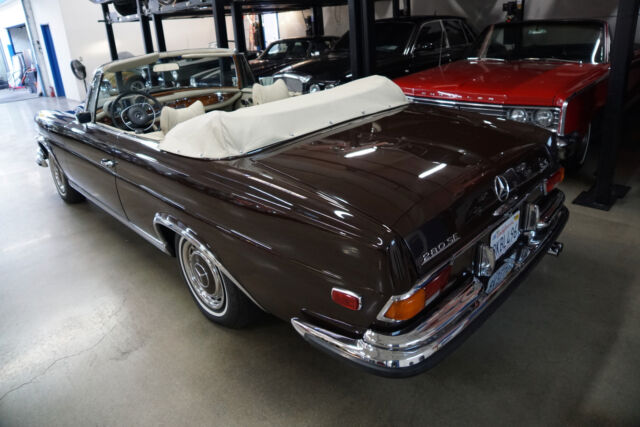 Mercedes-Benz 280SE 3.5 V8 Cabriolet 1971 image number 13