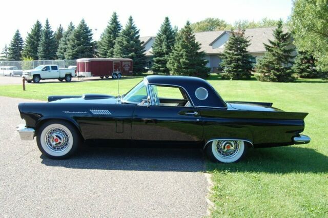 Ford Thunderbird Convertible 1957 image number 28