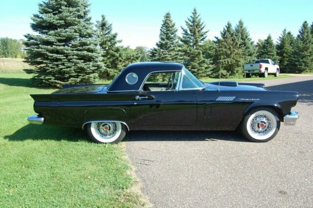 Ford Thunderbird Convertible 1957 image number 3