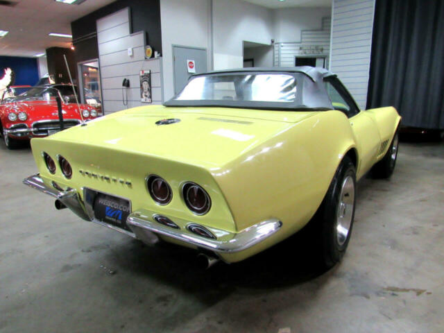 Chevrolet Corvette 1968 image number 17