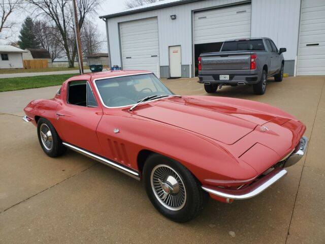 Chevrolet Corvette 1965 image number 29