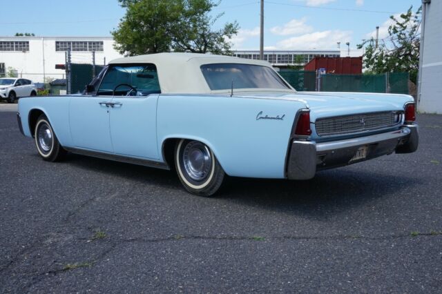 Lincoln Continental 1962 image number 2