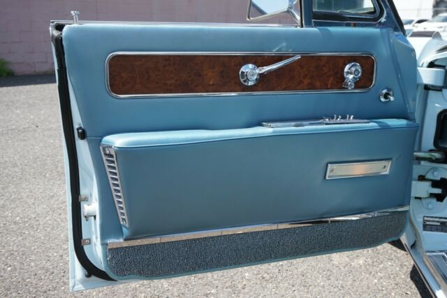 Lincoln Continental 1962 image number 20