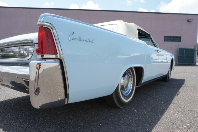 Lincoln Continental 1962 image number 32