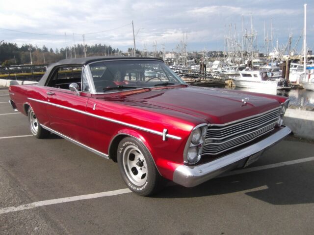 Ford Galaxie 1966 image number 1