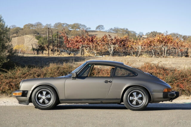 Porsche 911 1977 image number 1