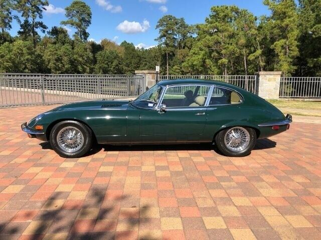 Jaguar E-Type Series III 2 + 2 1972 image number 28