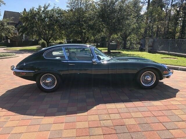 Jaguar E-Type Series III 2 + 2 1972 image number 33