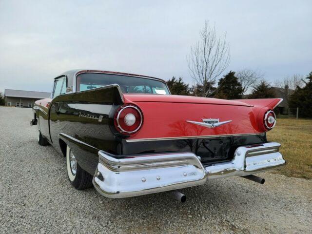 Ford Fairlane 1957 image number 18