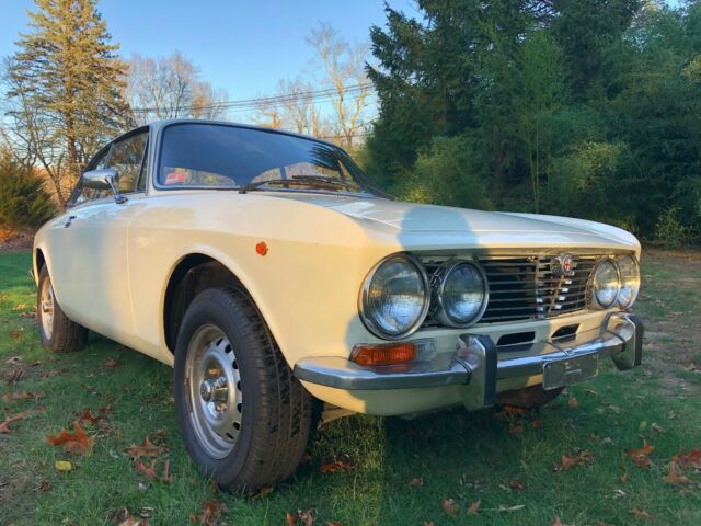 Alfa Romeo GTV 1972 image number 1