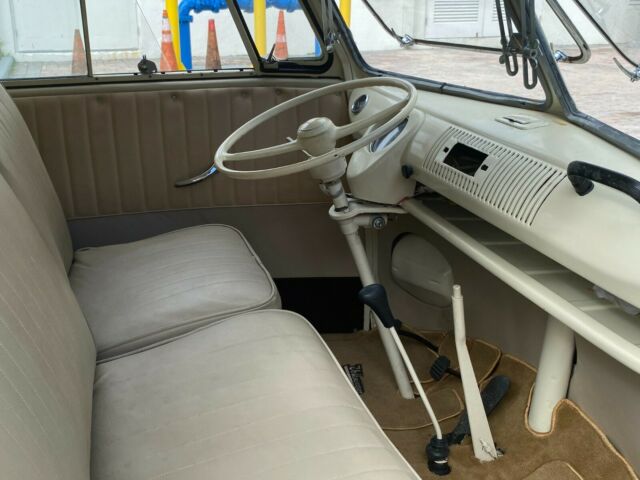 Volkswagen Bus/Vanagon 1974 image number 30