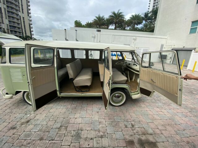 Volkswagen Bus/Vanagon 1974 image number 33