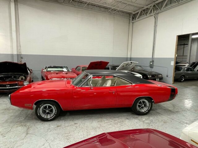 Dodge Charger 1970 image number 13