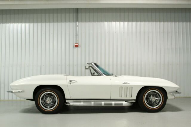 Chevrolet Corvette 1965 image number 28