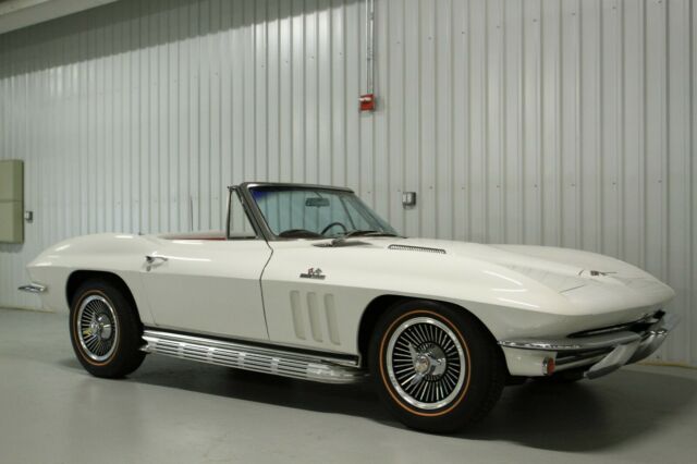 Chevrolet Corvette 1965 image number 29