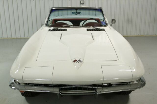 Chevrolet Corvette 1965 image number 30