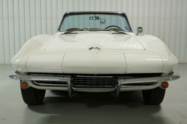 Chevrolet Corvette 1965 image number 31